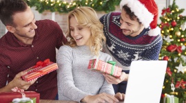 Jak ważne jest zapakowanie prezentu? BIZNES, Firma - Radości naszej rodzinie i przyjaciołom mogą przysporzyć nie tylko same prezenty, ale również sposób ich zapakowania.