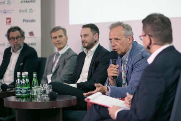 Komu przekazać stery w firmie? Kongres Stolarki Polskiej 2017 BIZNES, Firma - VIII Kongres Stolarki Polskiej przyciągnął przedstawicieli instytucji państwowych oraz naukowych, którzy dyskutowali na temat branżowych wyzwań, a także dość nowego zagadnienia biznesowego w Polsce – sukcesji w przedsiębiorstwach rodzinnych.