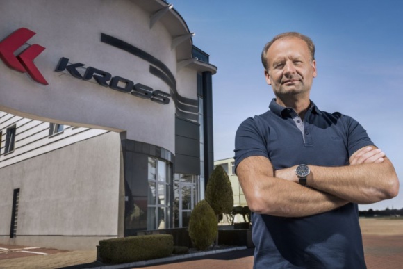 Zbigniew Sosnowski, twórca marki KROSS, wyróżniony w rankingu Liderów "Forbesa" BIZNES, Firma - W najnowszym, grudniowym numerze tego prestiżowego magazynu prezes i założyciel największej firmy rowerowej w Polsce Zbigniew Sosnowski zajął 10. miejsce.