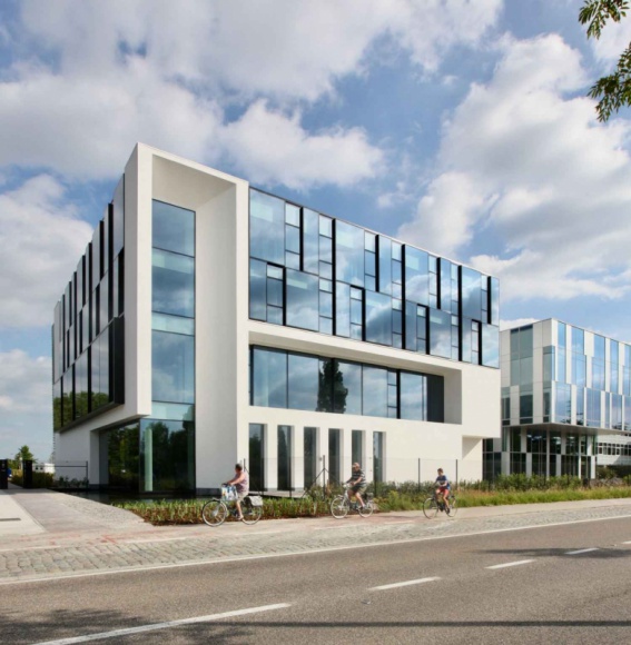 Reynaers – partner architektów BIZNES, Firma - Firma Reynaers Polska została Partnerem Stowarzyszenia Architektów Polskich – SARP. Wspólne projekty z SARP pozwolą szybciej i skuteczniej dzielić się doświadczeniami i wiedzą, a także częściej wspierać w różnorodnych projektach polskie pracownie architektoniczne.