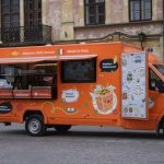 Makarunowy food truck przygotowany na oblężenie