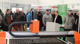 Podlaska firma na Agrotech w Kielcach BIZNES, Firma - Nowoczesne wypalarki CNC prezentowane na stoisku firmy TIS Technology, produkującej innowacyjne maszyny przemysłowe, zdobyło uznanie zwiedzających Międzynarodowe Targi Techniki Rolniczej „Agrotech”, które odbyły się w dniach 16 do 18 marca 2018 roku w Kielcach.