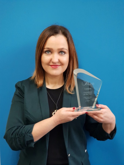 JULIA KRAWCZAK Z JOBHOUSE REKRUTEREM ROKU! BIZNES, Firma - Julia Krawczak z agencji pracy Jobhouse, podczas XI Wieczoru Rekturera otrzymała I nagrodę w konkursie Perły HR w kategorii Consultant of the Year.