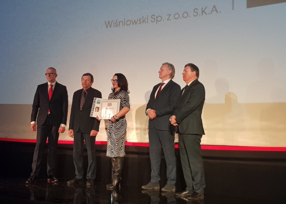 Budowlana Firma Roku i Osobowość Branży według miesięcznika Builder BIZNES, Firma - Przyznane podczas kolejnej, XVI już Gali Builder Awards wyróżnienia trafiły w ręce najlepszych. Wśród nich WIŚNIOWSKI z tytułem Budowlanej Firmy Roku 2018 oraz wyróżnienie w kategorii Osobowość Branży dla Krystyny Baran, Prezes Zarządu, związanej z firmą od 27 lat.