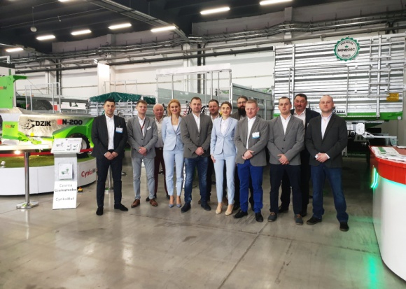 Innowacyjne maszyny Cynkometu na Agrotech 2019 BIZNES, Firma - Zmodernizowany rozrzutnik do quada i ocynkowane, najnowsze przyczepy – to przeboje oferty Cynkometu na jubileuszowych XXV targach Agrotech 2019 w Kielcach. Wszystkie maszyny powstały w nowym Centrum Badawczo-Rozwojowym spółki.
