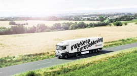 Kampania DB Schenker #WeKeepEuropeMoving: Europa na drodze do „nowej normalności BIZNES, Firma - Spójne działania w czasie kryzysu Covid-19 dzięki stabilnym procesom, bliskim relacjom z klientami i innowacyjnym rozwiązaniom • Wsparcie w powrocie do „nowej normalności” • Ogólnoeuropejska kampania z optymistycznym sygnałem.