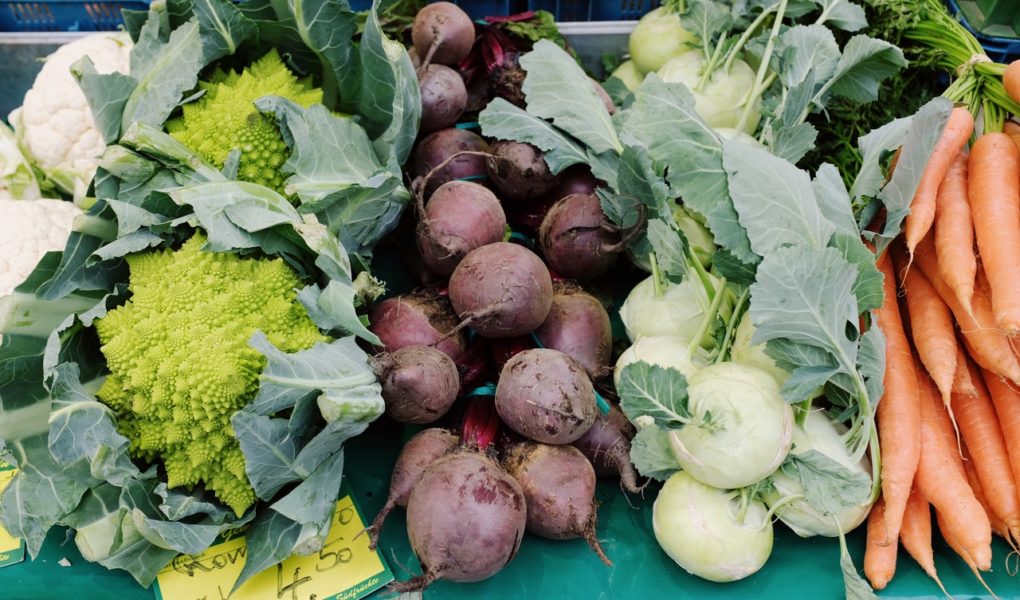 Lokalny Rolnik to wirtualny targ prawdziwego jedzenia warzyw i owoców z ekologicznych upraw, wiejskich jaj i nabiału, mięsa, wędlin i ryb z małych hodowli